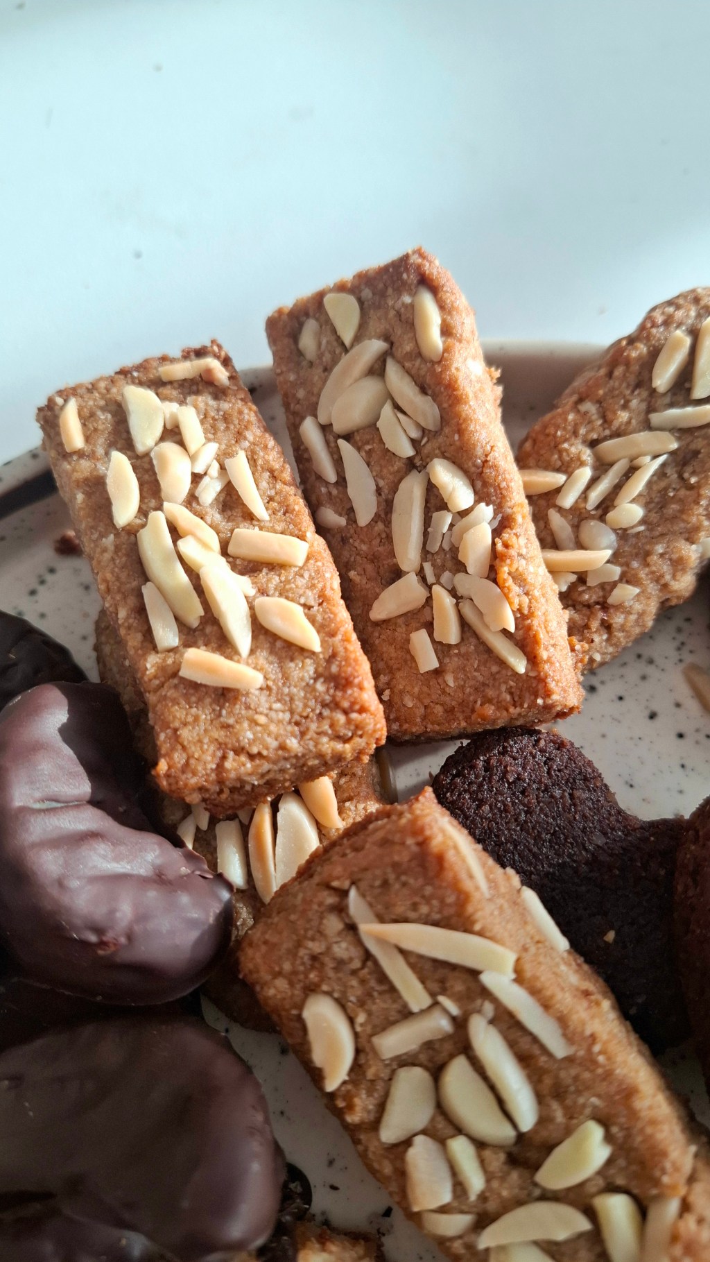 ALMOND VANILLA SHORTBREAD