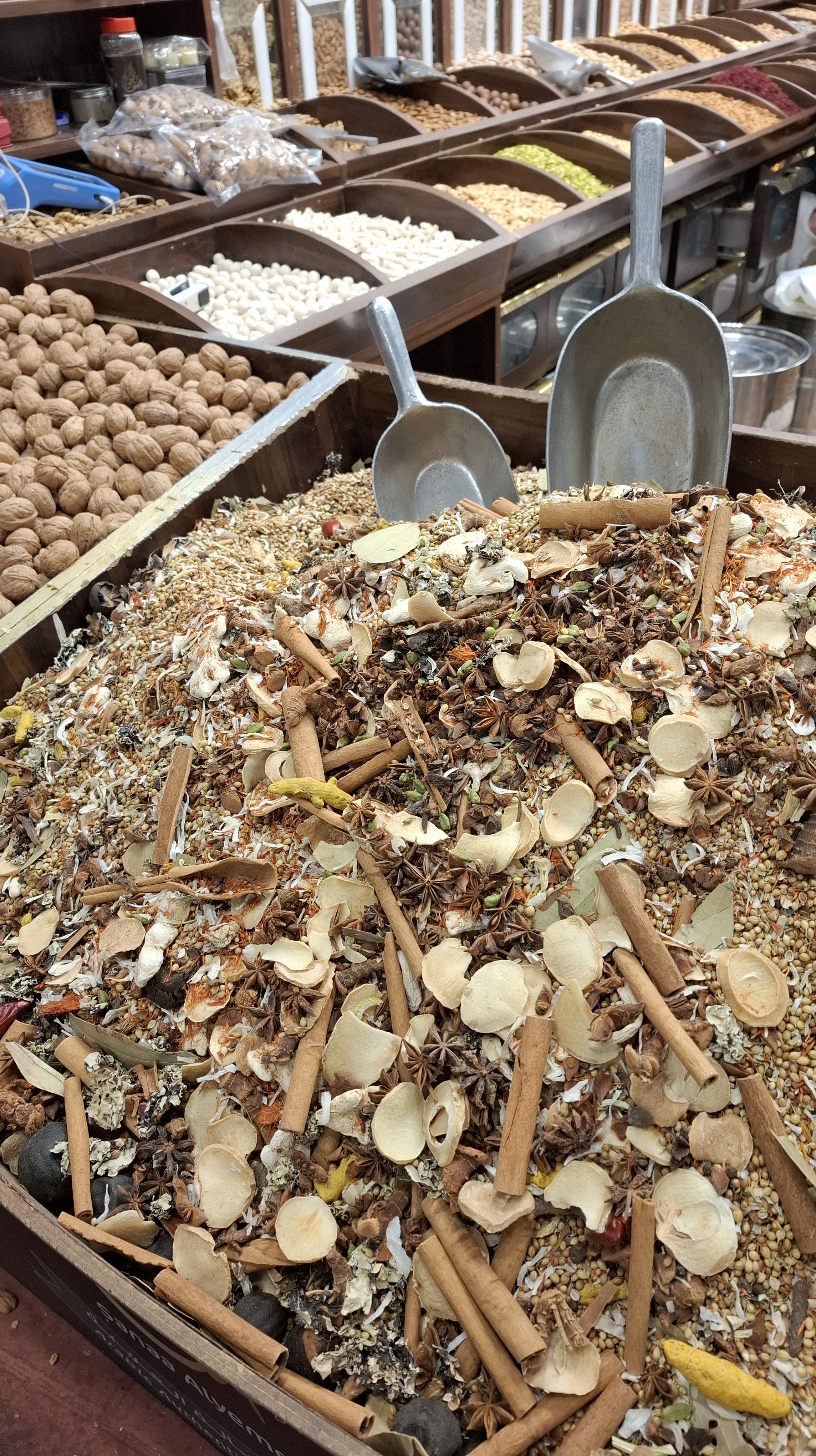 A Journey Through the Spice Souk: Exploring the Timeless Wisdom of Natural Remedies from the Arab World